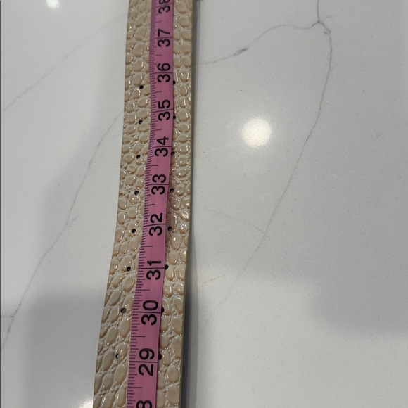 Elegant Cream Crocodile-Embossed Belt with Gold Buckle main image 8